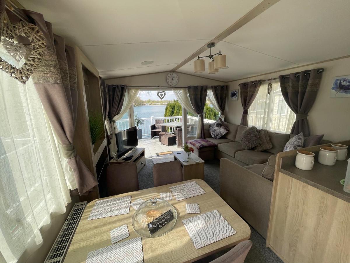 Lakeside Retreat 4 With Hot Tub, Private Fishing Peg Situated At Tattershall Lakes Country Park Kültér fotó
