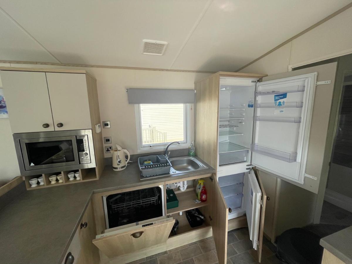 Lakeside Retreat 4 With Hot Tub, Private Fishing Peg Situated At Tattershall Lakes Country Park Kültér fotó