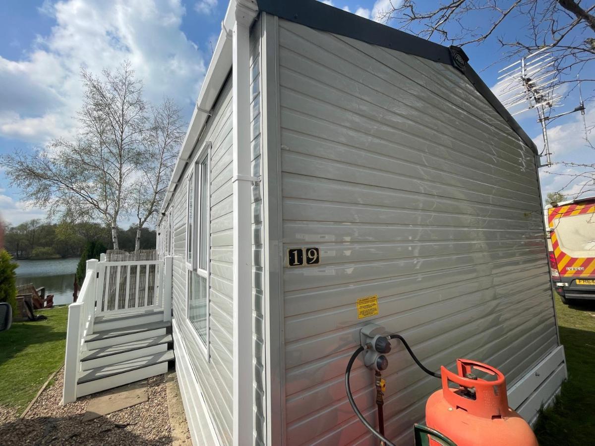 Lakeside Retreat 4 With Hot Tub, Private Fishing Peg Situated At Tattershall Lakes Country Park Kültér fotó